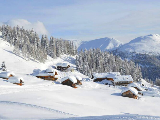 Schneebedeckte Landschaft auf der Emberger Alm.